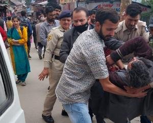 Dr. Janak Raj, who became the messiah for the unconscious person on the road, was taken to the hospital