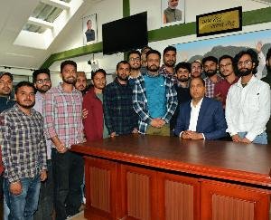 All civil engineers JE met CM regarding their demands