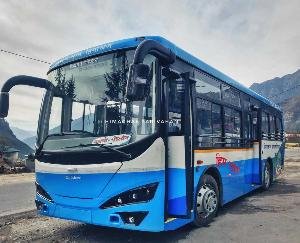 Solan: New HRTC buses reached Baddi by boarding goods train from Bangalore