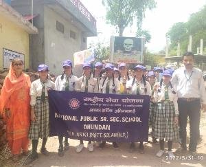 School children took out a rally and gave a message to stay away from drugs