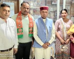Retired Havildar accepted BJP membership along with wife