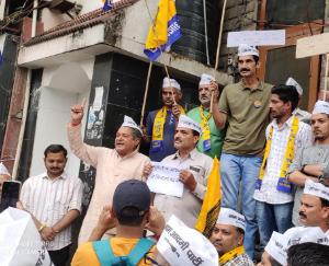 Aam Aadmi Party staged a sit-in protest against the new Agneepath scheme of the central government