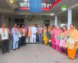 Dozens of families joined hands of Congress, joined BJP
