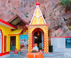Bhandara arrived in the famous ancient Shiva Tandava cave