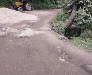Dobhi-Fozal road inviting accidents