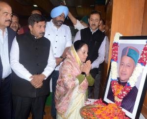 Tributes paid to Raja Virbhadra Singh across the state