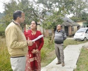 एसडीएम घुमारवीं ने ग्राम पंचायत पट्टा में चल रहे विकास कार्याें का किया औचक निरीक्षण 