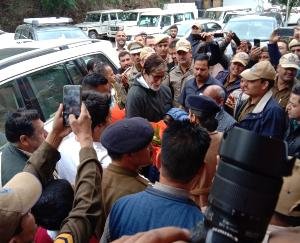 बिलासपुर में लोगों ने बिग बी के साथ खिंचवाए फोटो
