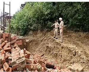 Una: Three laborers buried under rubble, injured