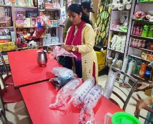Screws on businessmen selling banned plastic items
