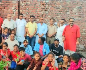 Children of slums participated in Prime Minister Modi's cleanliness drive in Chintpurni
