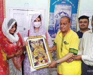 Bollywood actress Jacqueline Fernandez bowed her head at Mata Shree Bajreshwari temple