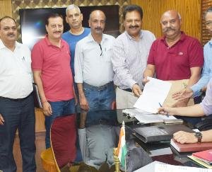 Development organization discussed with the Deputy Commissioner regarding parking and unauthorized colonies