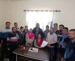 पुरानी पेंशन योजना की बहाली हेतु राज्यपाल तथा मुख्यमंत्री को सौंपा ज्ञापन