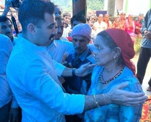 Vikramaditya Singh visited the rain-affected disaster area, Rebel Kashan