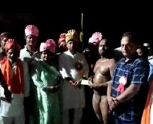  Mukesh Dhawal won the gardener in Panoh, Balveer Cheela was the runner-up