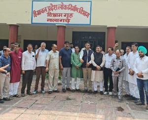 Welcomed BJP state president Suresh Kashyap on his arrival at Baddi