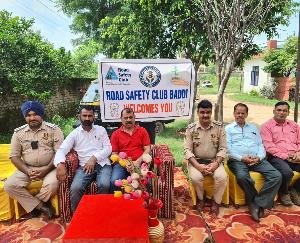 बददी : उद्योगों के बाहर सडकों पर अवैध ट्रक पार्किंग पर होगी उद्यमियों से बात : थाना प्रभारी