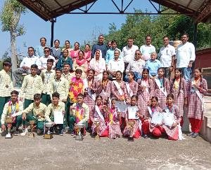 girl players of Kothi school got their iron done in the district level games