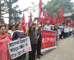 BJP leaders and organizations related to RSS spread goods raid, chaos