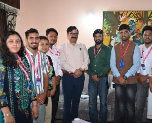 Courtesy meeting between team participation and Education Minister Govind Singh Thakur