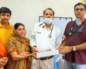 Roshni Devi of Jogindernagar donated Sinuscope to the hospital