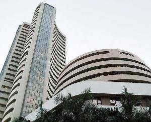 Stock Market: Sensex closed at 60,347, Nifty closed above 18000