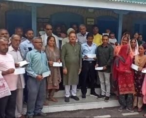 MLA distributed checks worth Rs 17 lakh 33 thousand 400 to 65 needy beneficiaries