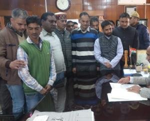 हरलोग को उपतहसील का दर्जा दिलवाने के लिए निकाली रोष रैली