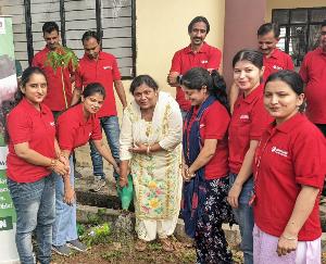 Glenmark Pharma planted saplings and cleaned in Chanal Majra School