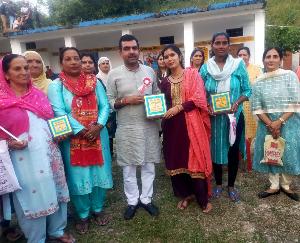 Hamirpur: Matri Shakti Naveen Sharma is actively participating in the women's sports festival