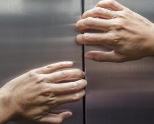 Kangra: Two workers trapped in the lift of Mini Secretariat Kangra, pulled out after an hour