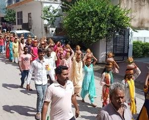 In the Navratras, the idol of the mother of the mother sits in the vegetable market of Baddi.