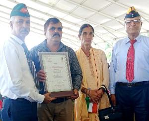 Martyr Manish Thakur's family honored by military martyr family in Jwalamukhi