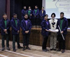 सोलन : पाइनग्रोव स्कूल द्वारा माउंट एवरेस्ट पर्वतारोहण