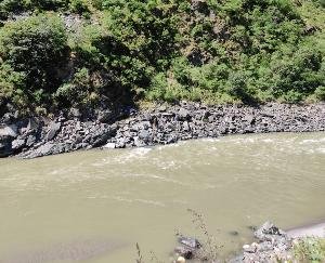 Car fell in Sutlej in Nirmand's Bazir-Babri