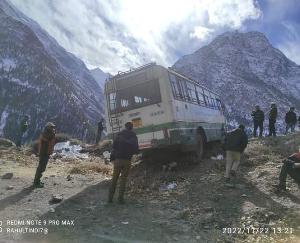 Bus going from Kullu to Keylong met with accident, major accident averted