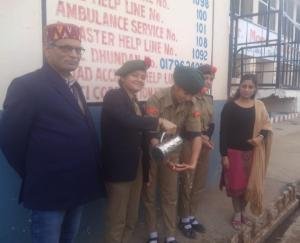  एनसीसी कैडेट्स ने विद्यालय परिसर व आस-पास की सफाई करके चलाया स्वच्छता अभियान 