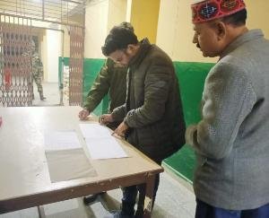 DC Kangra checked the security arrangements of strong room in Fatehpur