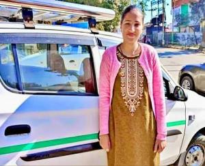  Compulsion turned hobby: This is how the journey of Himachal's first woman taxi driver Raveena started