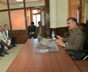 Himachal officers and employees welcomed the Chief Minister