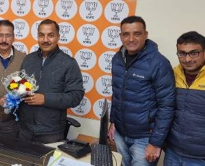 Trilok Jamwal was welcomed by workers at Deepkamal Chakkar, BJP headquarters