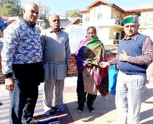 Retired Employees Welfare Forum Arki unit gave financial help to the family on the death of the member