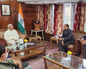 BJP leaders submitted a memorandum against the Congress government to the governor.