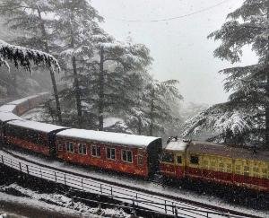 Shimla: The weather will remain bad for the next 5 days, the Meteorological Department has issued a red alert.
