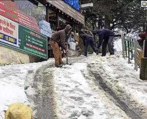 Snowfall in the state blocked 275 roads including three national highways, 330 power transformers stalled