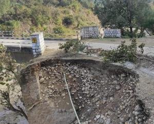  Public Works Department riots on the roadside near village Banudi bridge