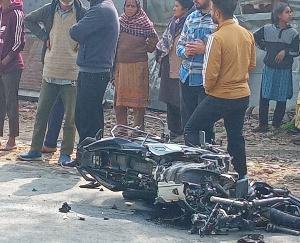 Clash between car and bike in Raihan