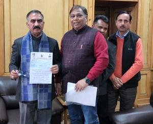 Dr. Arya contributed Rs 51,000 to the Sukhashraya Fund