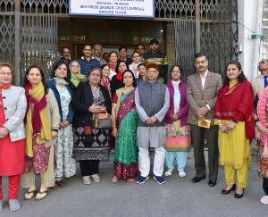 Governor visits Red Cross building